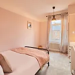Stylish Coastal 3-bed Retreat In *
