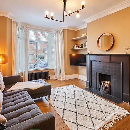 Stylish Coastal 3-bed Retreat In Prázdninový dům