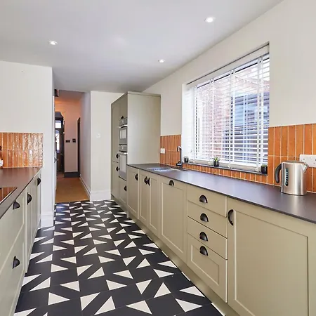 펜션 Stylish Coastal 3-bed Retreat In