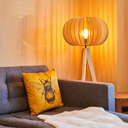 Stylish Coastal 3-bed Retreat In 솔트번바이더씨