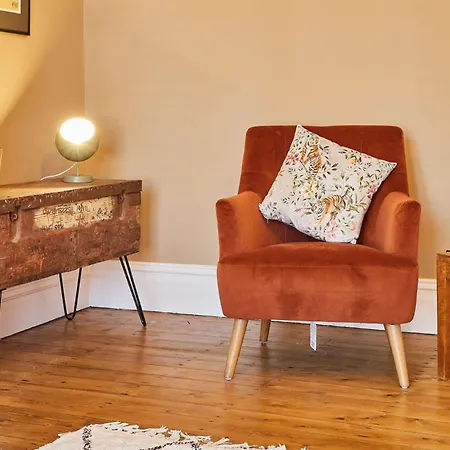 Stylish Coastal 3-bed Retreat In *