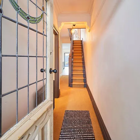 Stylish Coastal 3-bed Retreat In *