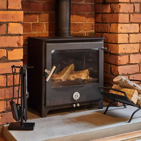 Stylish Coastal 3-bed Retreat In 펜션 *