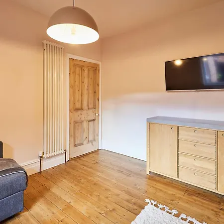 Stylish Coastal 3-bed Retreat In *