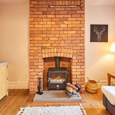 Stylish Coastal 3-bed Retreat In *