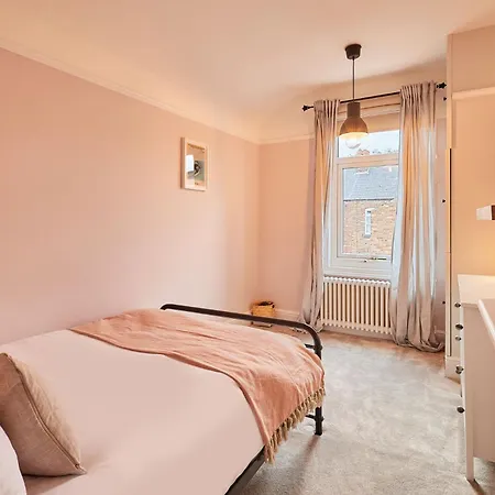 Stylish Coastal 3-bed Retreat In *