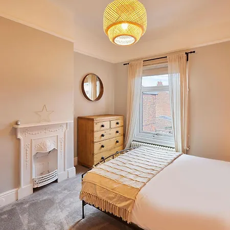 Stylish Coastal 3-bed Retreat In 펜션