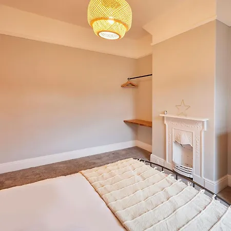 Stylish Coastal 3-bed Retreat In