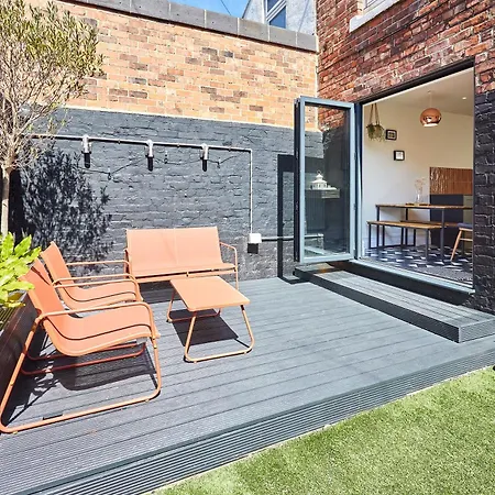 Stylish Coastal 3-bed Retreat In