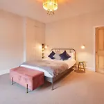 Сasa de vacaciones Stylish Coastal 3-bed Retreat In *