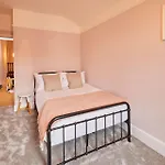 Stylish Coastal 3-bed Retreat In